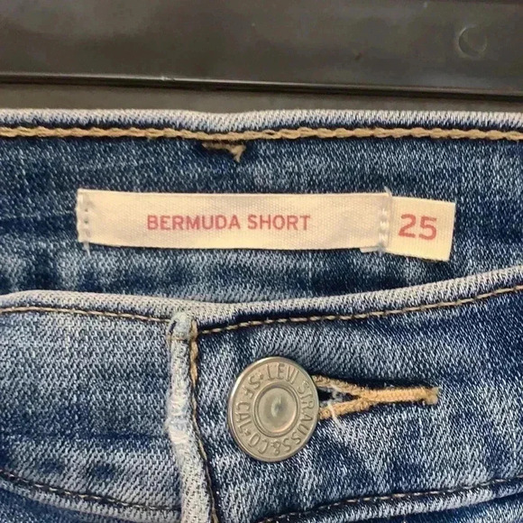 Levi’s Women’s Bermuda Short - Picture 5 of 6